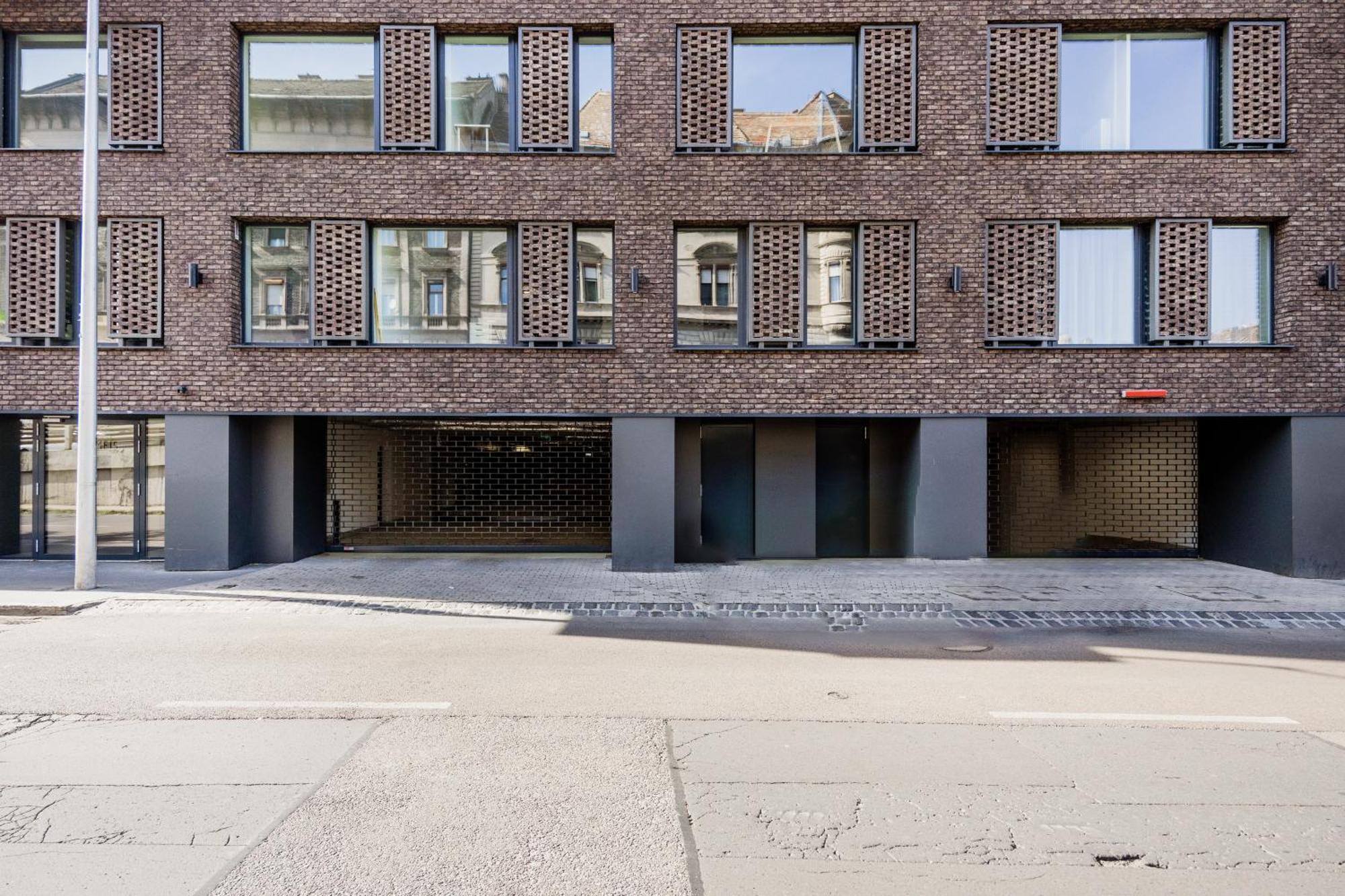Elegant Premium With Parking Appartement *